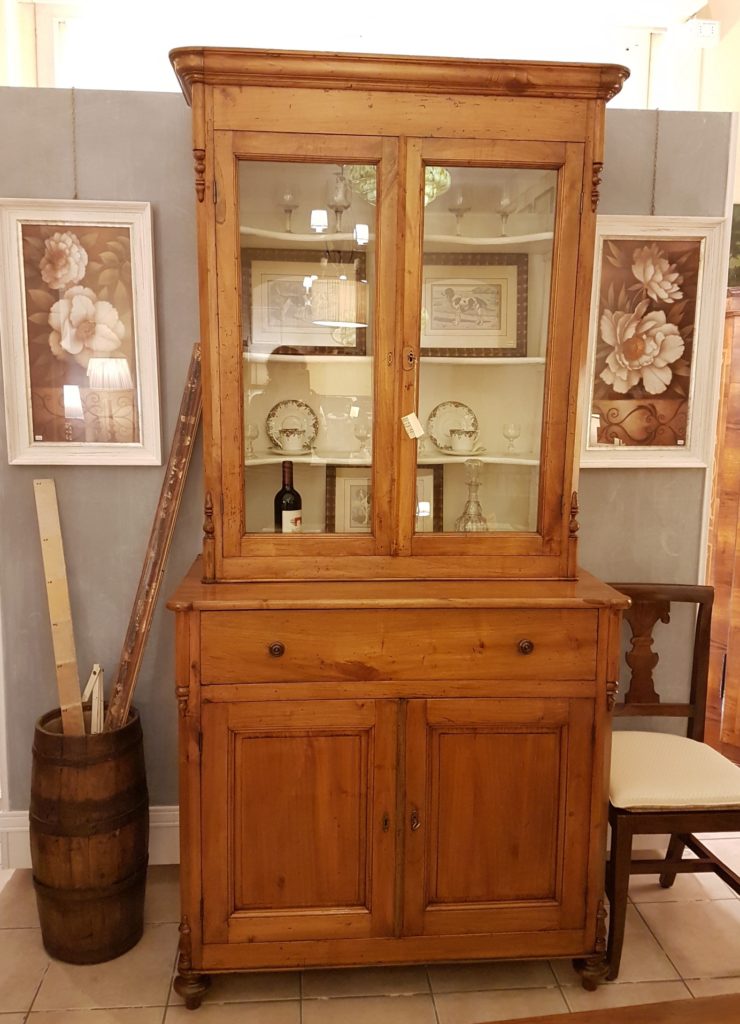 Credenza con alzata a vetrina in legno di pero metà Ottocento toscana Mobili antichi Siena e Firenze