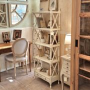 Libreria etagere stile inglese in legno di ciliegio, due cassetti laccata a mano. Arredamento classsico contemporaneo Siena e Firenze. (12)