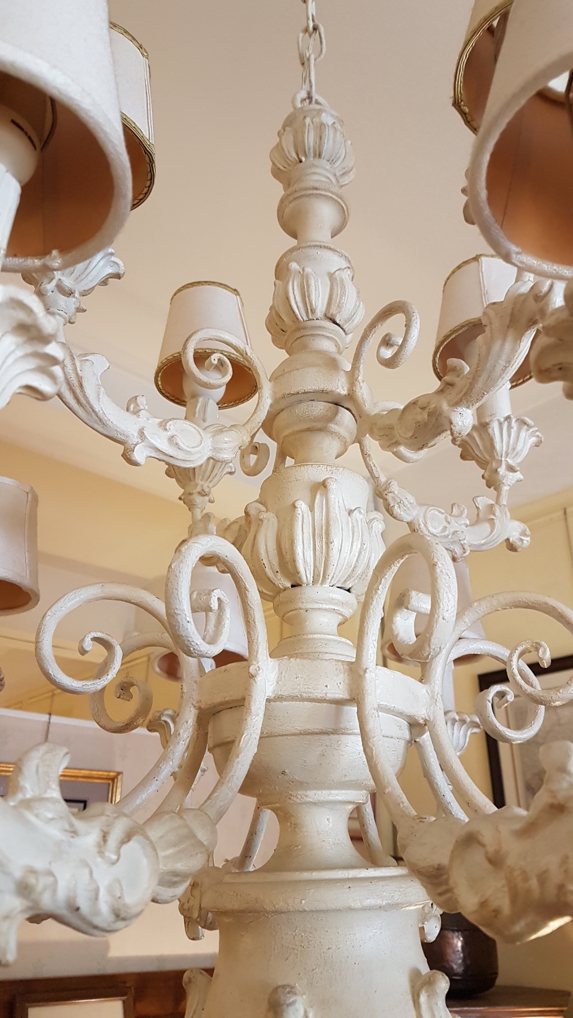 Arredamento Contemporaneo Mobili Country Su Misura Siena – Firenze »  Lampada candelabro in legno intagliato con laccatura in foglia oro  sbiancata.