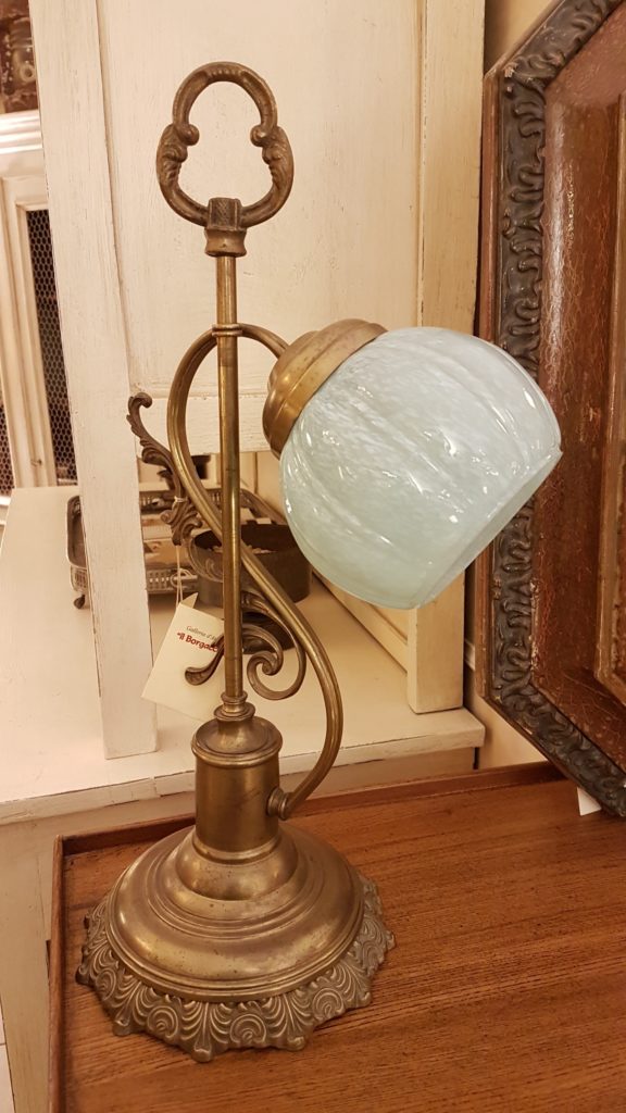 Lampada originale Decò base in ottone e bolle in vetro soffiato originale. Mobili antichi Siena e Firenze