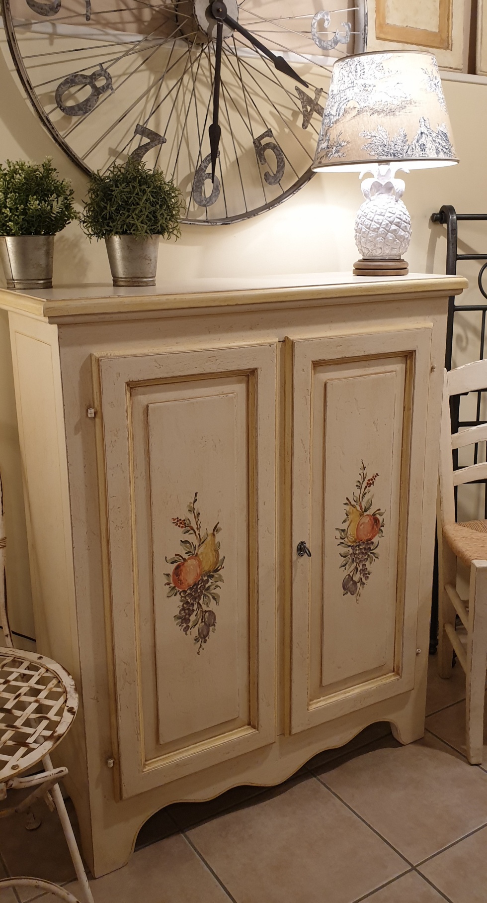 CREDENZA CUCINA IN LEGNO DIPINTA A MANO LACCATA CON DECORI