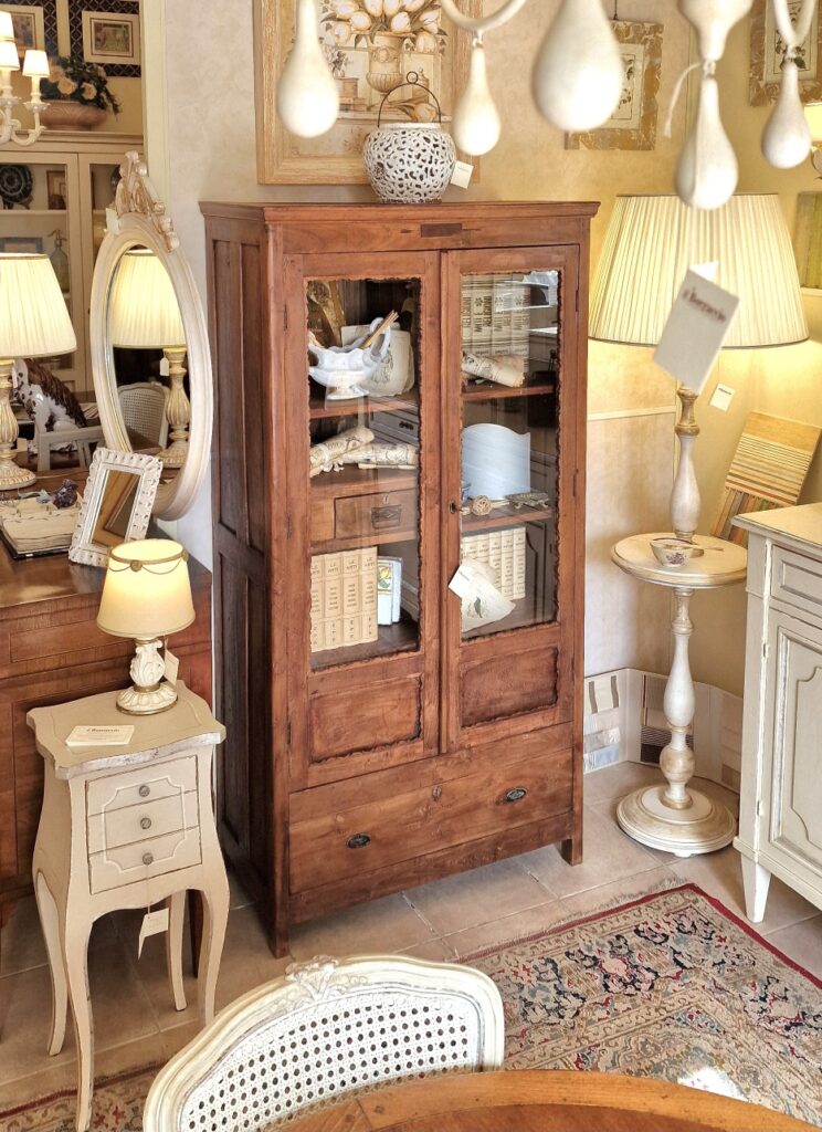 Libreria Vetrina in legno di teak massello primi '900 a due ante. Mobili antichi Siena e Firenze.