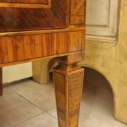 Comò in legno di noce Luigi XVI fine '800 tipo Maggiolini intarsiato. Mobili antichi Siena e Firenze. (6)