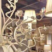 Lampadario in ferro laccato in bianco Toscano e Swarovsky. Arredamento classico contemporaneo Siena e Firenze (7)