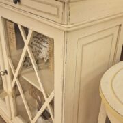 Vetrina credenza all'inglese due cassetti e due ante a vetro. Arredamento classico contemporaneo Siena e Firenze (12)